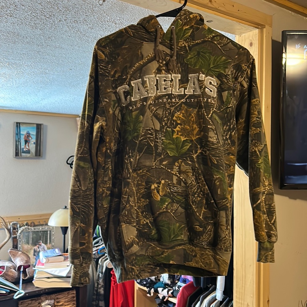 Cabalas small camo women’s sweatshirt